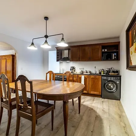 Roofs Of The Old Апартаменты *